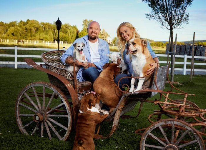 Anders and Johanna Lind Bagge with their dogs